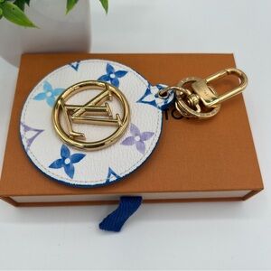 Louis Vuitton by the pool pocket mirror key ring and bag charm ❤️Rare